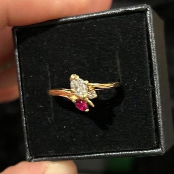 Marquis Women's Fashion Diamond w/ Spinel/Garnet? 14k Yellow Gold Ring Size 5.25